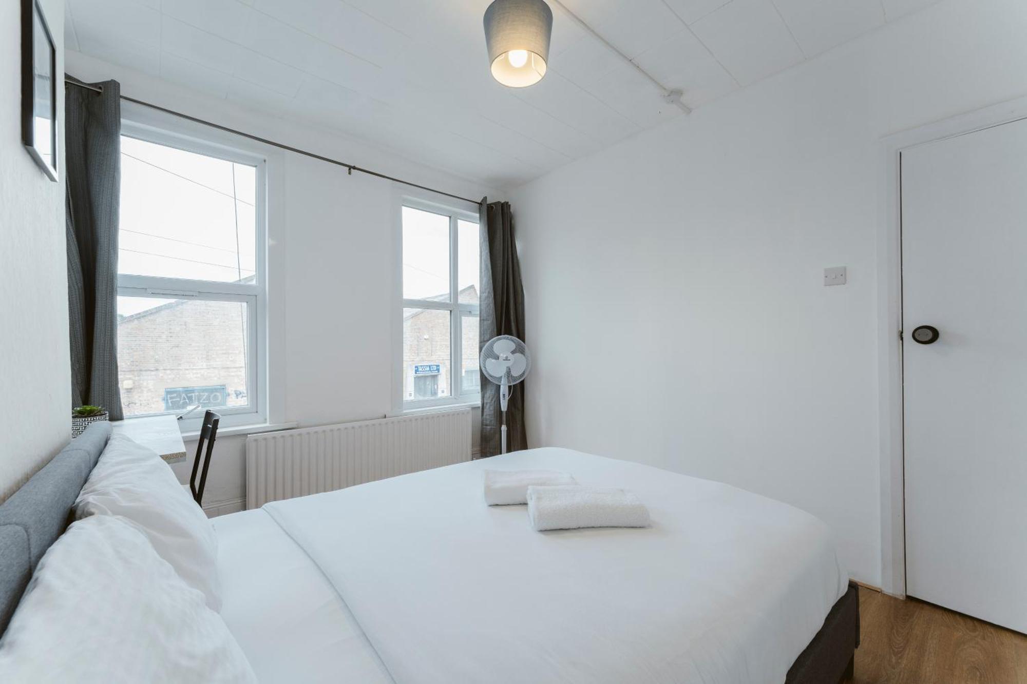 Manor House Great Rooms To Stay Londra Exterior foto